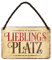 helges-shop Lieblingsplatz Blechschild - Metallschild mit Kordel und Saugnapf - Retro Deko Schild - Wanddeko Türdeko für Küche Wohnzimmer Kaminzimmer Balkon Terrasse Gartenlaube Kneipe - 18x12cm