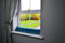 McAlister Textiles Matter Samt | Zugluftstopper mit Füllung | 18cm x 136cm in hellem Blau | wachbarer Deko Windstopper Kissen für Fenster, Türen im Designer Plüsch