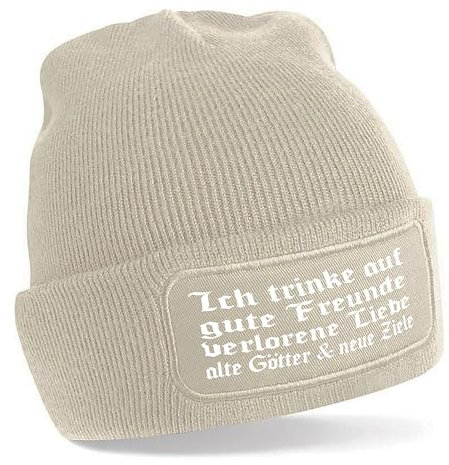 Beanie Strickmütze mit Spruch | Ich trinke auf gute Freunde verlorene Liebe alte Götter & neue Ziele | creme | Unisex SoftTouch weiche und warme Wintermütze | OneSize Einheitsgröße für Erwachsene