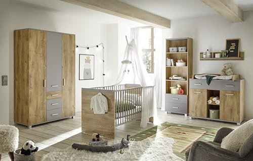 Babyzimmer Larissa 5-teilig - Kinderzimmer in Bolton Oak & Arktisgrau mit Drehtürenschrank, Babybett 70x140 cm höhenverstellbar, Umbauseiten, Wickelkommode & Regal