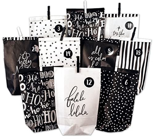 Papierdrachen Adventskalender zum Befüllen - 24 schwarze und weiße bedruckte Geschenktüten und 24 Zahlenaufkleber - Motiv Holy Night black & white - zum Basteln und Verschenken - Weihnachten