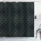 ABAKUHAUS Dunkelgrau Duschvorhang, Schwarze Damast-Blumen, Stoffliches Gewebe Badezimmerdekorationsset mit Haken, 175 x 180 cm, Schwarz Grau