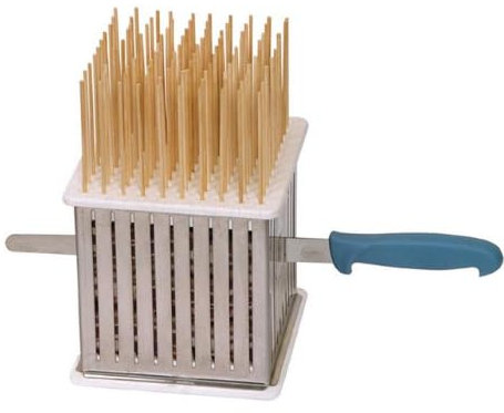 MisterBBQ, Cubo fabbrica spiedini arrosticini in acciaio inox e polietilene alimentare produce 100 pezzi l’originale Artigianale Abruzzese.
