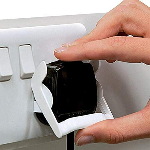 Pulg, plug puller makes it easier to remove plugs from awkward sockets even with weaker / arthritic hands