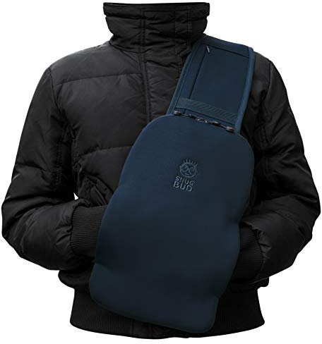 SNUG BUD Classic (Erwachsenengröße) tragbare Körperwärmer, mit Handwärmender Ärmel und integrierter Sicherheit, Kosmic Blue & Love Red, inklusive einer 2-Liter-Wärmflasche aus Naturkautschuk