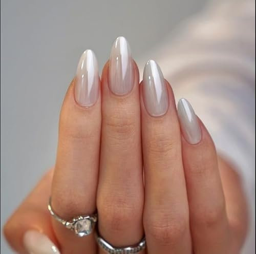 MouyouGlow Press on Nails Kurz,Almond Nude Glazed Donut Weiß Milchig Sheer Hailey Bieber Fake Nails mit Nagelkleber,White Milky Chrome Künstliche Fingernägel