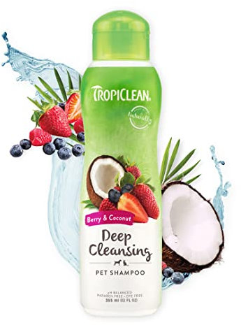 TropiClean Pflegeprodukte - Reinigendes & Feuchtigkeitsspendendes Hunde- und Katzenshampoo – Ohne Seife und Paraben – Aus natürlichen Inhaltsstoffen – In Hundesalons im Einsatz – Beere & Kokos, 355 ml