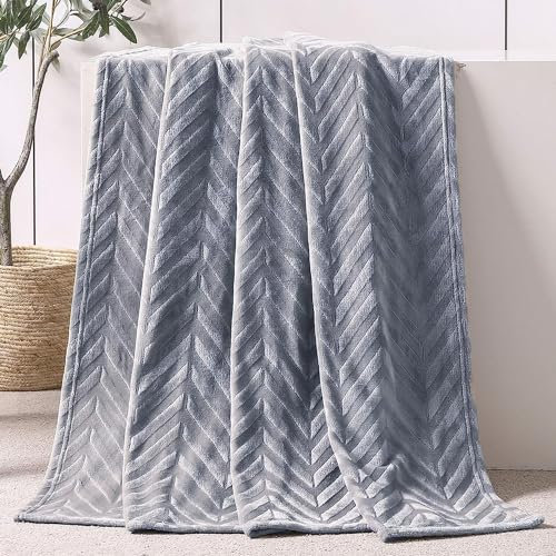 Whale Flotilla Kuscheldecke mit Chevron Muster 150x200 cm, Warme Sofadecke Wohndecke - Superweiche und Kuschelige Fleecedecke Flanell-Decke, Grau
