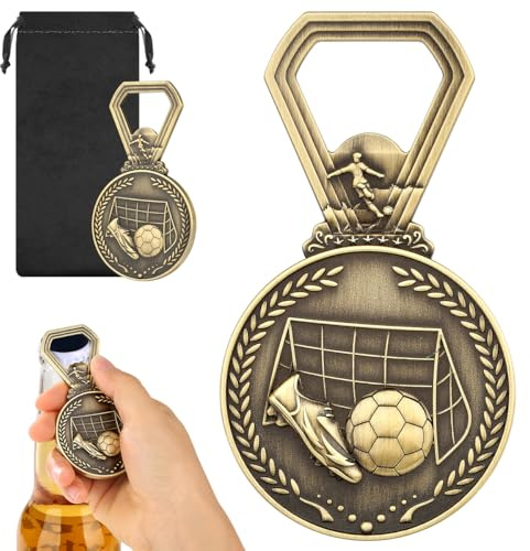 Flaschenöffner Fußball Medaille, Fußball Zubehör, Lustiger Flaschenöffner mit Geschenktüte, Fußball Geschenke Männer Frauen, Praktisches Gadget, Personalisiertes Geburtstagsgeschenk für Fußballfans