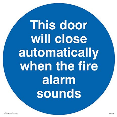 Diese Tür schließt automatisch, wenn der Feueralarm ertönt.