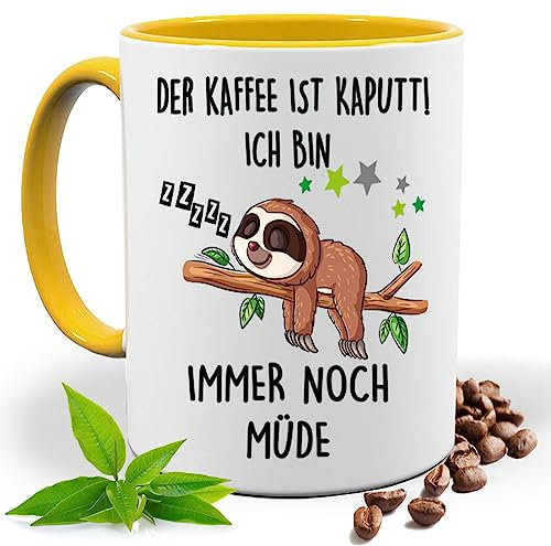 Blickfang Lustige Tasse mit Spruch |DER KAFFEE IST KAPUTT ICH BIN IMMER NOCH MÜDE | Faultier | Kakao- Kaffee- Tee- Fototasse| Geschenke für männer frauen | Keramik Tasse |Spülmaschinenfest (Gelb)