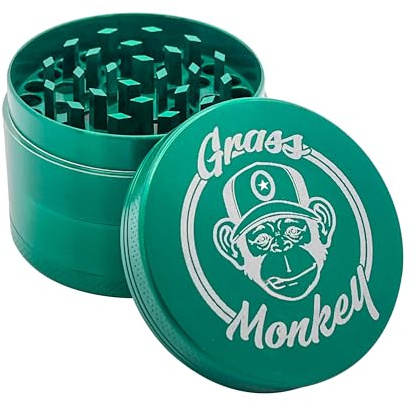Grass Monkey® Basic Metall Grinder – 4-teilig, Ø 5,5 cm, Grün – Robuste Kräutermühle mit Pollensieb & Schaufel – Kompakt & Langlebig