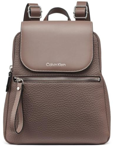 Calvin Klein Elaine Bubble Lamb Novelty Key Item Flap Backpack Rucksack | Kunstleder, verstellbare Träger, Magnetklappe, 2 Reißverschlusstaschen oben, Reißverschluss innen und Slip, für den Alltag