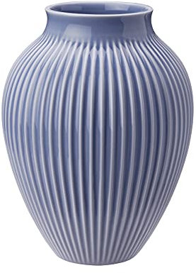 Knabstrup Keramik | Gerillte Vase | Geformt mit Lehm und Leidenschaft | Elegante und Klassische Form seit 1897 | Modern Anmutend | Lavendelblau | 20 cm