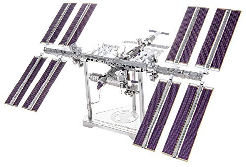 Fascinations ICX140 Metal Earth Metallbausätze - NASA International Space Station (ISS), lasergeschnittener 3D-Konstruktionsbausatz, 3D Metall Puzzle, DIY Modellbausatz, 3 Metallplatinen, ab 14 Jahre