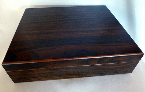 Humidor Walnut Dekor für ca. 20 Cigarren mit Trennleiste und Humidifer