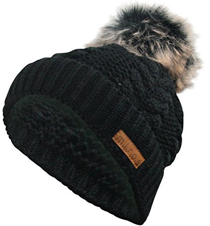 m.i.r.o.s Emely Damen Wintermütze Schwarz | handgemachte Pompom Zopf Strickmütze