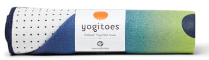 Manduka Yogitoes Yogamatten-Handtuch – leichte, schnell trocknende Mikrofaser, rutschfeste, rutschfeste Technologie, Verwendung für Hot Yoga, Vinyasa und Power, 180 cm, Smaragdgrün