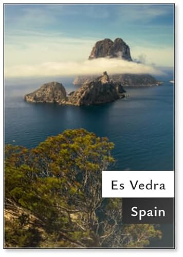 Imán para nevera con diseño de El islote de Es Vedra junto a la pequeña Es Vedranell cubierto de niebla vista desde el cabo Cap Des Jueu, Sant Joan De Sa Talaia, Ibiza, Islas Baleares, España, diseño