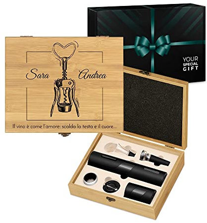 Maverton Stappa Bottiglie Elettrico - Set Accessori Vino + Cavatappi Birra - da 6 Pezzi - Personalizzato a Stampa - Scatola in Legno di bambù - 27x22x7 cm - per Le Coppie - Cavatappi