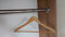 Premium Edelstahl Kleiderstange in Ihrem Wunsch-Maß - Edelstahl V2A D 33,7 mm - hochwertige Oberfläche - Set für Garderobe Kleiderschrank oder Nische (101-150 cm) LIVINDO