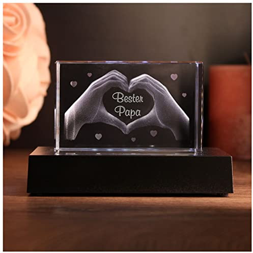 LoveGoals 3D Glas Kristall mit Gravur - Herz aus Zwei Händen mit Text Bester Papa graviert - Geschenk für Männer Mann Vater incl. Batt. LED-Sockel