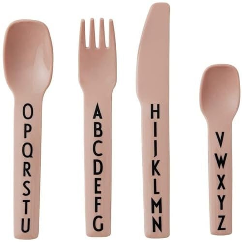 Design Letters Eat & Learn Tritan Besteck für Baby und Kinder, 4 stck. (Nude) - BPA-frei, BPS-frei und EA-frei, mit A-Z-Alphabet-Druck, Drop-safe, spülmaschinenfest