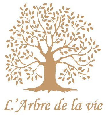 Todo-Stencil 036 Pochoir décoratif et vintage, arbre de la vie Dimensions approximatives : Dimensions du pochoir : 20 x 20 cm. Dimensions du design : 15,7 x 17 cm.