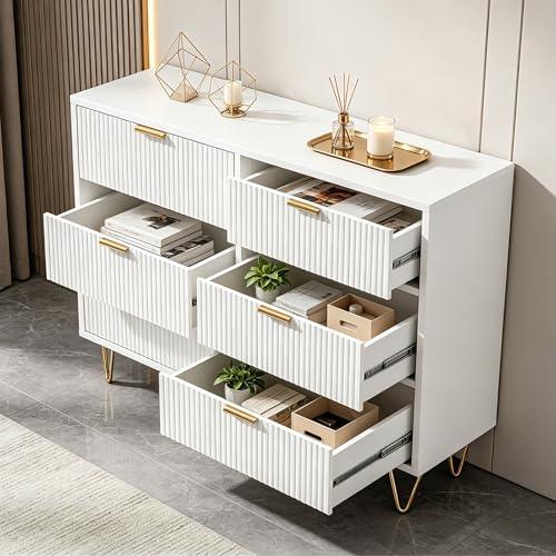 Julyue Kommode 6 Schubladen Weiß Modern mit Kippsicherung & 15 cm Bodenfreiheit für Staubsaugerroboter, Schubladenschrank mit Goldenen Griffen für Schlafzimmer Wohnzimmer Flur