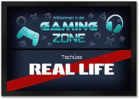 speecheese Willkommen in der Gaming Zone Tschüss Real Life Fußmatte in 35x50 cm Zocken Geschenkidee Geburtstag Weihnachten Rechner Laptop Notebook Zocker Zimmer Geschenk Abenteurer Spieler