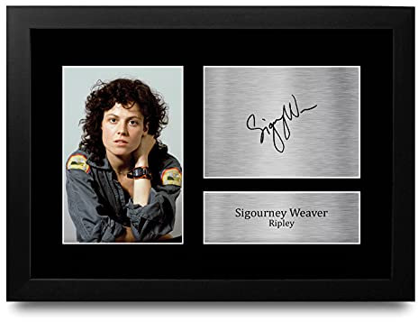 HWC Trading FR A4 Sigourney Weaver Alien - A4 Framed Los Regalos Imprimieron La Imagen Firmada Del Autógrafo Para Los Fans De La Memorabilia De La Película - A4 Enmarcado
