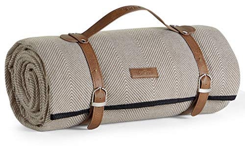 VonShef Picnic Blanket, Beige Herringbone Large Outdoor Rug with Waterproof Backing, 8 Person Weatherproof Picnic Mat with Faux Leather Handle, Water Resistant Camping Accessories, 200x220cm