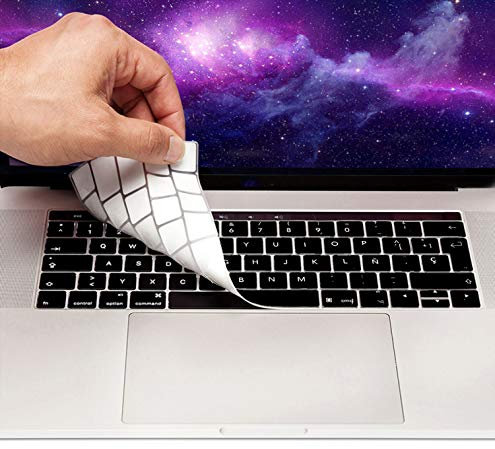MyGadget Funda Teclado QWERTY [Español] para Apple MacBook 12 Pulgadas 2015-2017 | Pro 13 & 15 2016-2020 - Protector Silicona - Keyboard Skin Negro