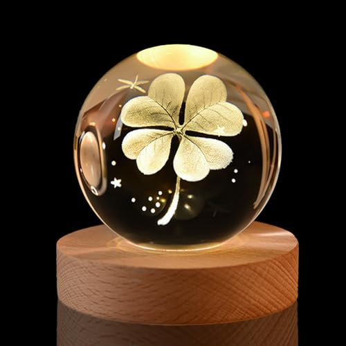 hurifeng Kristallkugel Nachtlicht 60mm - LED Glas Kugel mit Holzsockel, USB Deko Lampe, 3D Gravur Lebensbaum oder Glücksklee, für Wohnzimmer Schlafzimmer Büro Geschenkidee (Glücksklee)
