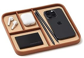 Nordik Plateau de valet en cuir, marron sable, plateau de chevet élégant et organisé de qualité supérieure pour homme, plateau de chevet moderne pour clés, montre, portefeuille, bijoux
