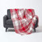 Homescapes große Tagesdecke mit Tartan-Muster, Sofa-Überwurf 225 x 255 cm mit Fransen, weiche Wohndecke aus 100% Baumwolle, Schottenmuster, rot-weiß kariert