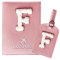 ZVRSUA Reisepasshülle Rosa und Kofferanhänger Set mit Buchstabe F, Passport Hülle Reise Gadgets und Travel Essentials Hülle Reisepass,Geschenk für Frauen/Teenager/Mädchen/Kind(F)