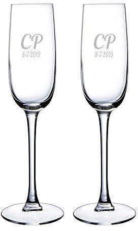 Copas de cava grabadas con iniciales, un regalo para parejas por su boda, aniversarios... Copas de cava personalizadas.