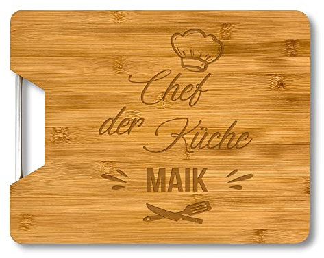 Saphir Design Holzbrett mit Gravur Chefin der Küche Schneidebrett personalisiert Name Holz 32,5x25x1,8 cm | Küchenbrett Name personalisiert Geschenk Kochen | Bambus Brett graviert (SB01)