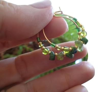⊹⊱❁ GOLDENE MATERIALMIX CREOLEN MIT KORALLE, NATURSTEIN & GLASPERLEN in GRÜN ❁⊰⊹einmalige Ohrringe in hellgrün und goldfarben, 2,5 cm, eher kleine Creolen