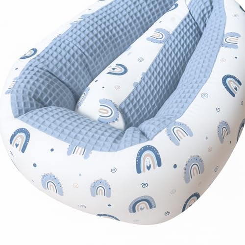 Schlangenmanufaktur® Kuschelschlange Blau mit Regenbögen und Wolken – Stillkissen & Lagerungskissen – Handgefertigt in Bayern aus Öko-Tex® Baumwolle – Babyzimmer & Wickeltisch Zubehör (400x13cm)