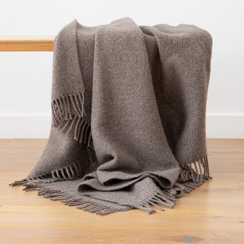 WoolMe Wolldecke Braun 130x180cm Paula - Kuscheldecke flauschig aus 100% Wolle - Plaid Decke perfekt als Sofa Überwurfdecke, Sofadecke, Wohndecke, Couchdecke, Hergestellt in Litauen