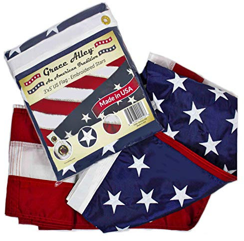 Grace Alley Drapeau américain : 0,9 x 1,5 m – 100% fabriqué aux États-Unis – Étoiles brodées, rayures cousues et œillets en laiton. Résistant à la décoloration, robuste et durable en nylon pour une