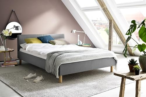 möbelando Polsterbett Lena Hellgrau 120x200 cm – Modernes Bettgestell mit Stoffbezug Sawana, eichefarbenen Holzfüßen & glattem Kopfteil – Ideal für Jugendzimmer & Gästezimmer