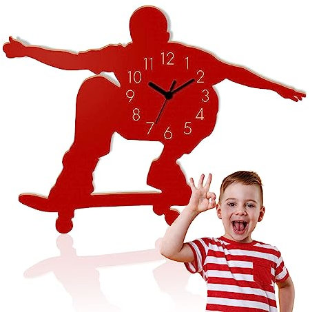 Yourlivingart Kinder Wanduhr aus Holz Skateboarder Farbe rot - Robuste Kinderuhr mit lustigem Skateboarder-Design für das Kinderzimmer - Einzigartige Uhr aus nachhaltigem Holz