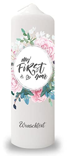 GRAVURZEILE Geburtstagskerze im My first Year Design mit Wunschtext - Hochwertige Stumpenkerze 250/80 mm brilliant bedruckt - Geburtstagsgeschenk für Kinder, Freunde & Freundinnen