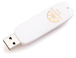 We R Memory Keepers 660689 Foil Quill Art Design Drive, Amy Tangerine, USB-Stick mit 200 Thematischen Texten und Bildern, für Kartengestaltung und mehr, weiß, Einheitsgröße