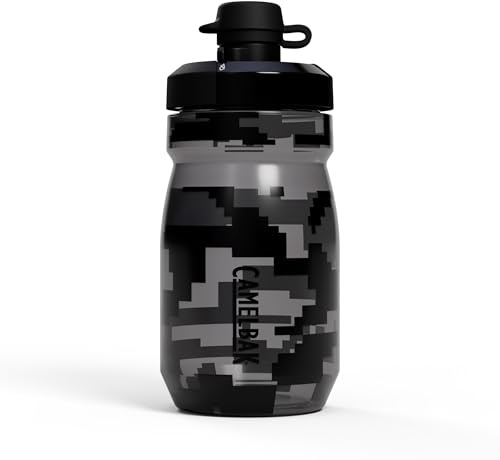 CAMELBAK Podium Dirt Trinkflasche, Black Digi Camo, 440 ml | Schmutzkappenschutz, leicht zu drückendes Design, selbstdichtende Kappe mit hohem Durchfluss, sichere Passform für