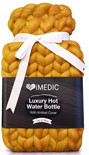 iMedic Premium gestrickte Wärmflasche 2L – große Wärmflasche mit Bezug UK – Wärmflasche – Wärmflasche – größer als kleine Wärmflasche – Karamell