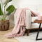 FRAAI Waschbare Kuscheldecke - Otis Rosa 170x200cm - Flauschig Fleecedecke - Weich - 100% Polyester - Kunstfell - Warm Sofadecke - Wohndecke - Plaid Decke - Blanket